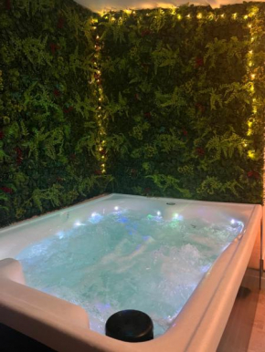 Hidden Love avec jacuzzi privatif